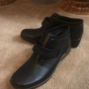 Easy Spirit Black Women Boots, Size 10